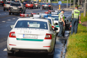 Policija nustatė įtariamuosius keturių automobilių vagyste