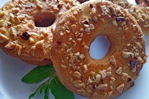 Lengvai iškepami riešutiniai žiedeliai – kaip iš vaikystės