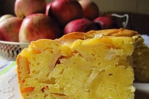 Sviestinis obuolių pyragas iškart taps vienu mėgstamiausių