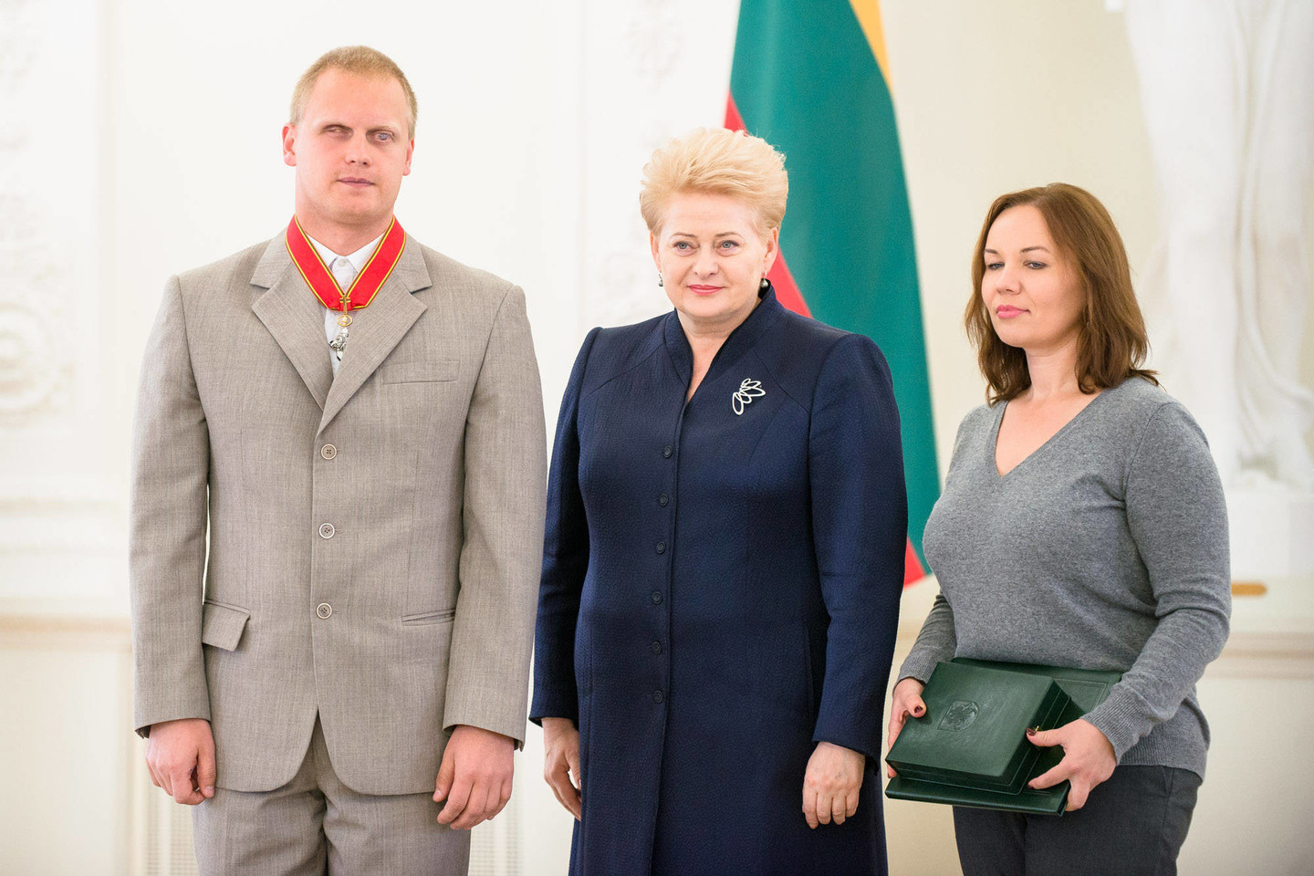 Pirmadienį D.Grybauskaitė apdovanojo Rio de Žaneiro parolimpinėse žaidynėse medalius iškovojusius Lietuvos sportininkus ir trenerius.<br>J.Stacevičiaus nuotr.