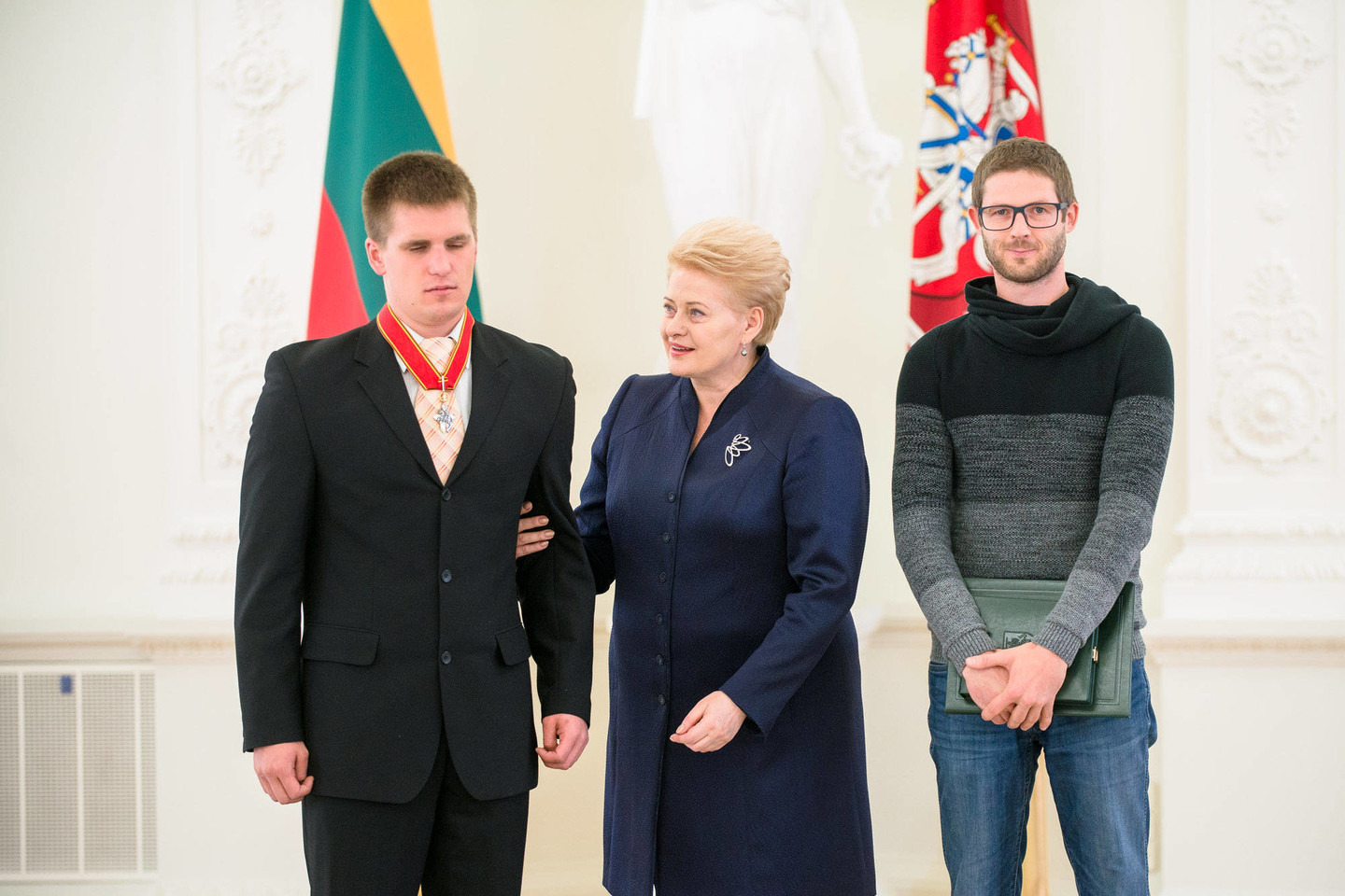 Pirmadienį D.Grybauskaitė apdovanojo Rio de Žaneiro parolimpinėse žaidynėse medalius iškovojusius Lietuvos sportininkus ir trenerius.<br>J.Stacevičiaus nuotr.