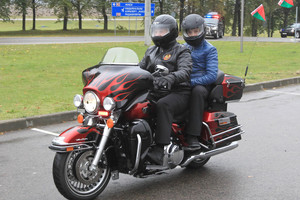 A. Lukašenka savo sūnų parodė baikerių šventėje