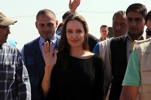 A. Jolie biografijos autorė atskleidė: aktorė nori tapti antrąja princese Diana