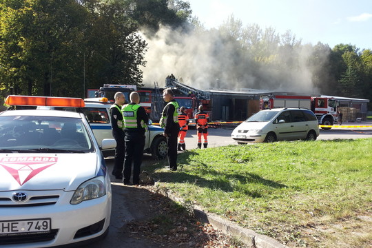 Panevėžyje garažų kompleksas paskendo dūmuose