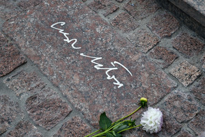 Vilniaus senamiestyje – laiptai su Czeslawo Miloszo eilių fragmentais