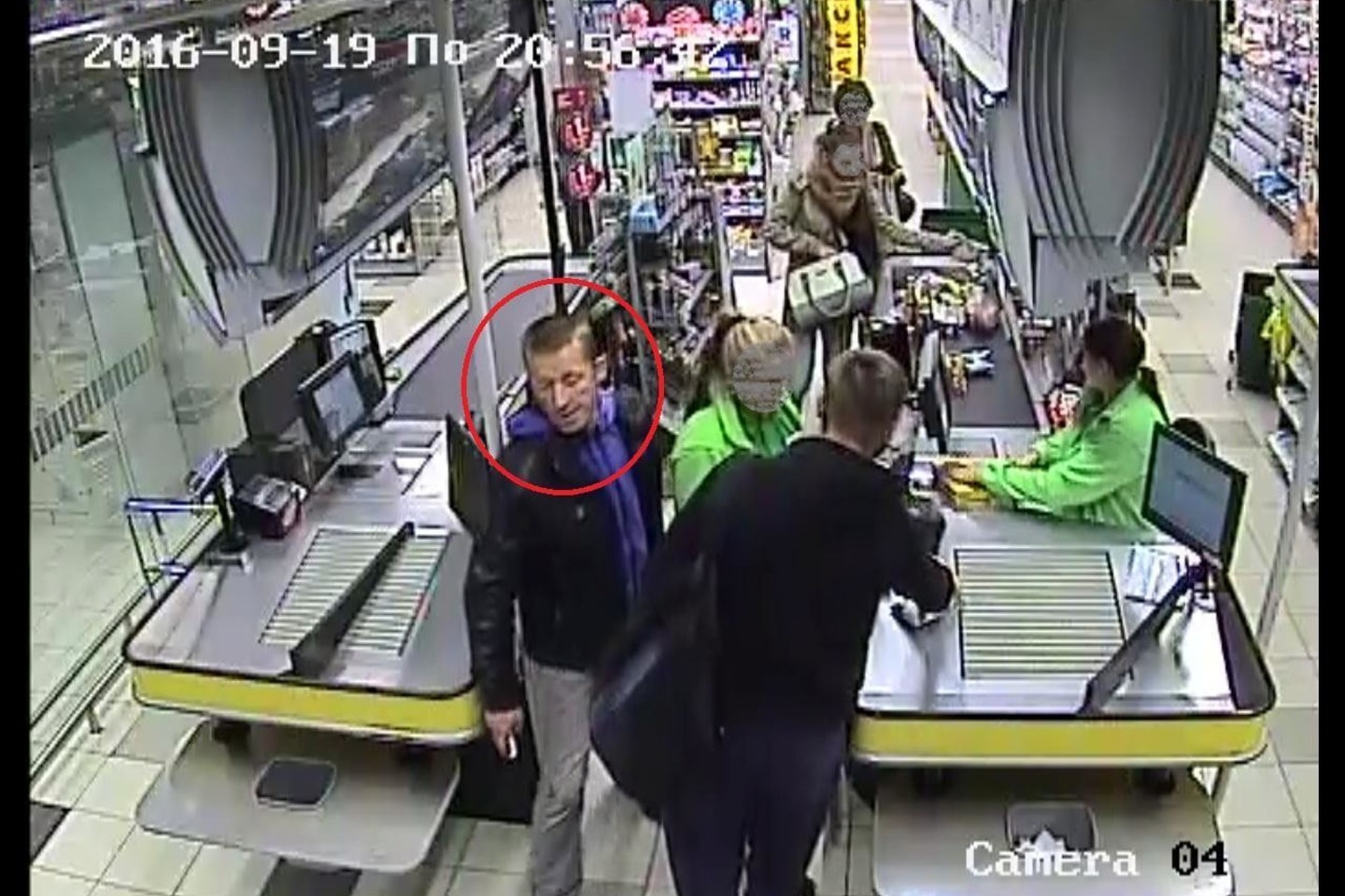 Atpažinusieji vyrus prašomi pranešti Telšių policijai.