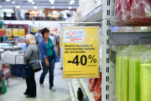 Keturiems prekybos tinklams – baudos už nesąžiningumą