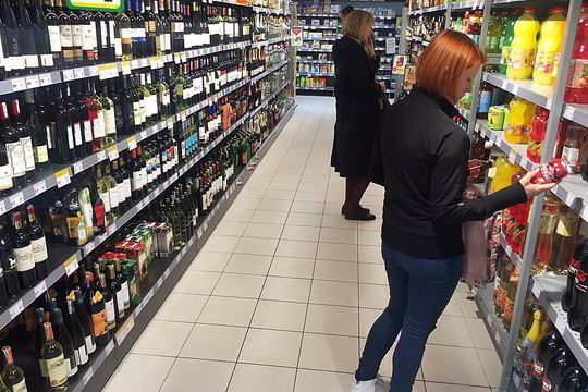 Nesutaria dėl alkoholio pardavimo tik specialiose parduotuvėse