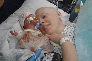 Mama, dėl vaiko atsisakiusi gydytis vėžį, liko sukrėsta