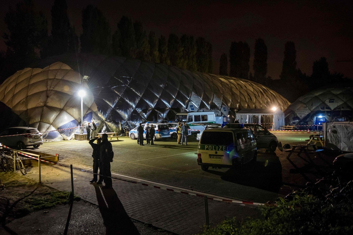 Policijos pareigūnai kelis kartus šovė į vyrą, o šis vėliau mirė ligoninėje.