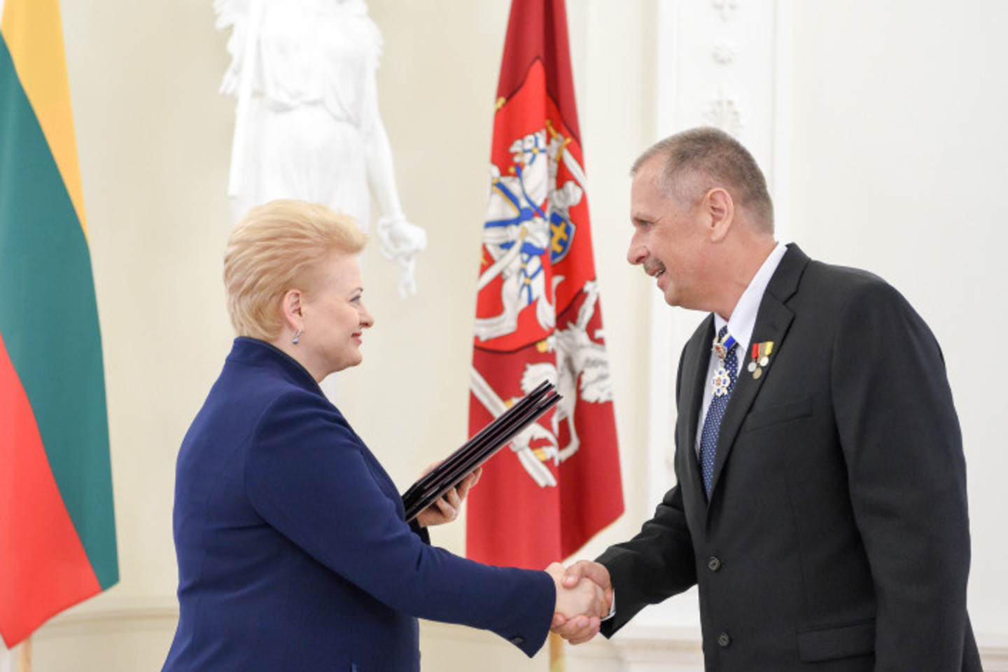 Prezidentė apdovanojo žydų gelbėtojus.