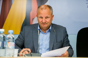 Parlamentarai: kreipdamasis į prokurorus K.Komskis kišasi į tyrimą