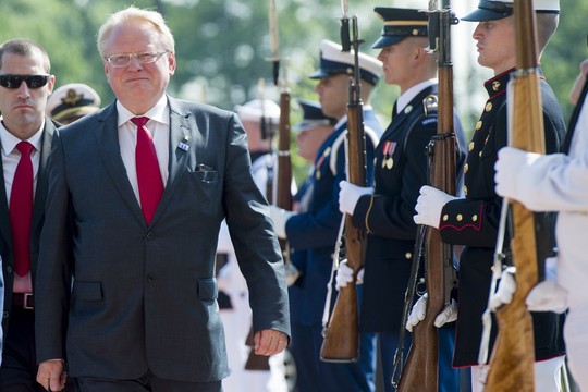 Švedija grąžins privalomąją karo tarnybą