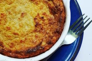 Mėgstate bulvių kugelį? Kepkite jį kitaip – su cukinijomis ir vištiena