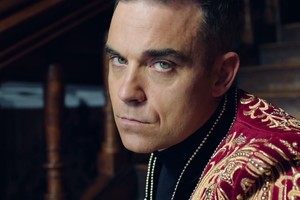 Robbie Williamsas pristatė naują klipą: linksminasi kaip rusas