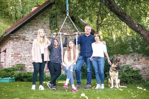 Tris dukras auginantis fejerverkų meistras pagalbos tikisi iš žentų