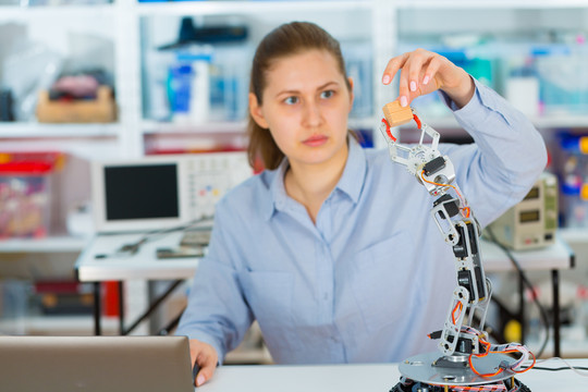 Inovacijų savaitės finalas: neišsigąskite pamatę robotų armiją