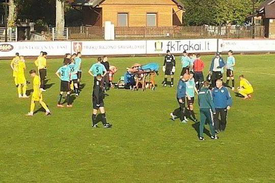 Vos mirties išvengusio futbolininko tėvas: per savaitę čia jau 4 rungtynės