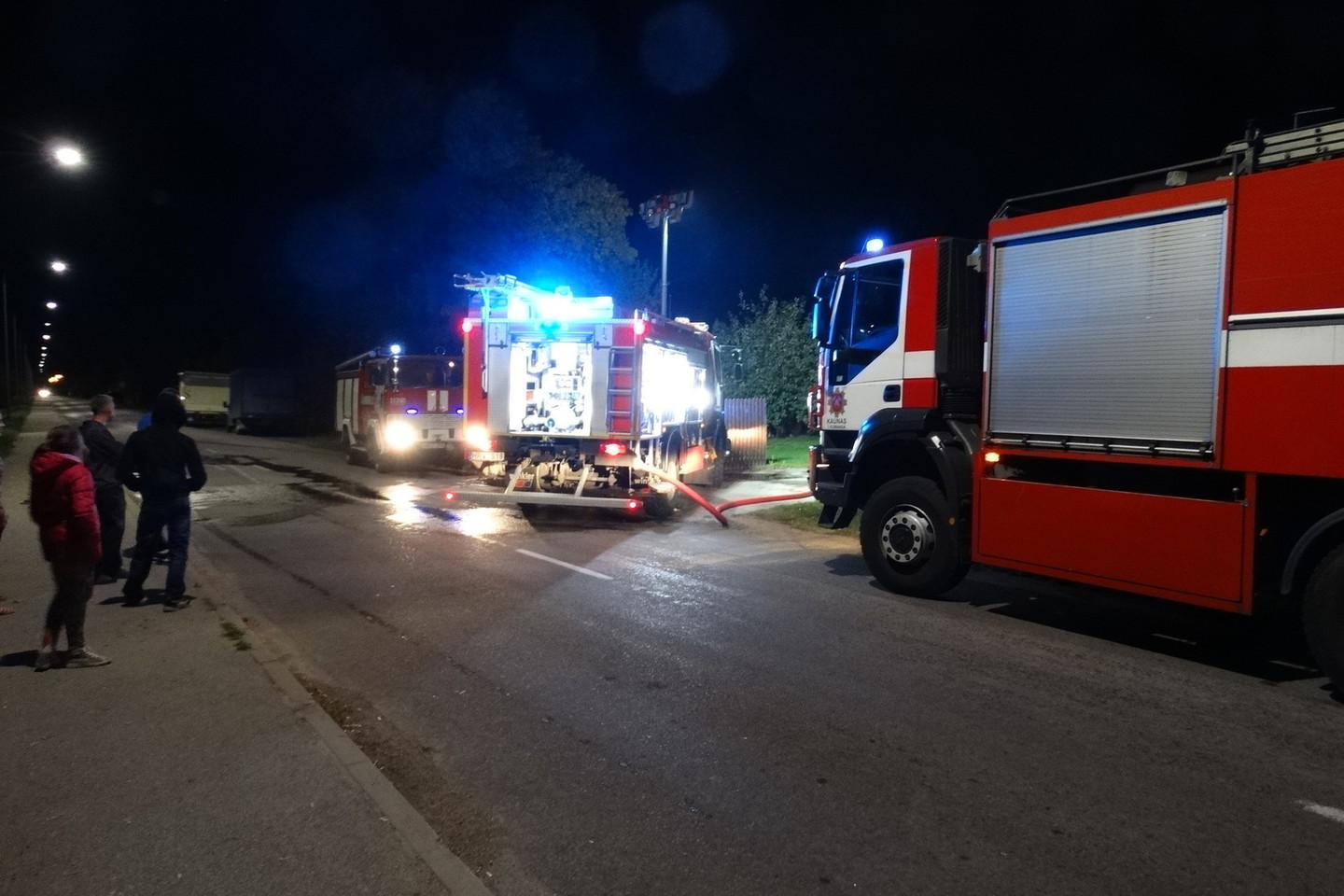 Ugniagesiai skubėjo į Vandžiogalą.