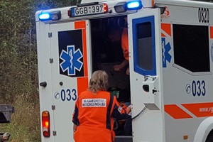 Per rungtynes Trakuose vos išvengta tragedijos: medikai gaivino futbolininką