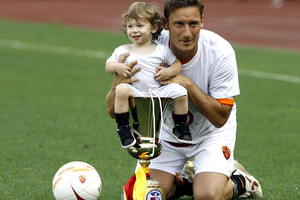 Auksinis Romos berniukas: kol kiti sensta, jis muša įvarčius