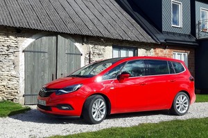 „Opel Zafira“ bandymas: kas nutinka, kai mada nedraugauja su protu