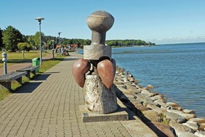 Paminklu Juodkrantės gaivintojui tapo krantinė tarp žemės ir vandens