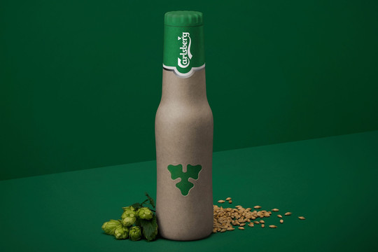 Žalias alus: Lietuvoje „Carlsberg“ pilstys į suyrančius butelius