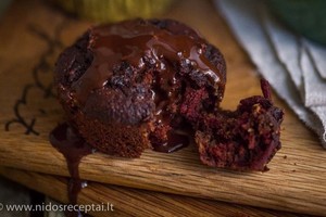 Šokoladiniai burokėlių keksiukai patiks skaičiuojantiems kalorijas