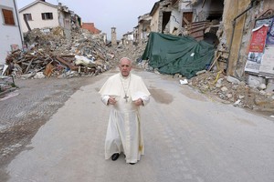 Popiežius Pranciškus nuvyko į žemės drebėjimo apgriautą Amatričę