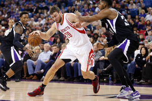 Donatas Motiejūnas prašo milijonų – „Rockets“ tiek mokėti nenori