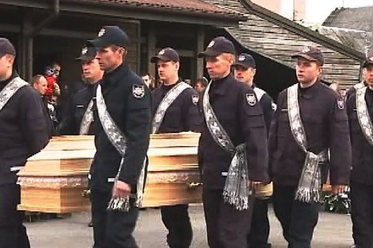 Visos šeimos netekusi mergaitė iki šiol sapnuose šaukiasi tėvų