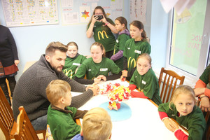 Sūnų su žmona Agneta auginantis Linas Kleiza atidarė vaikų dienos centrą