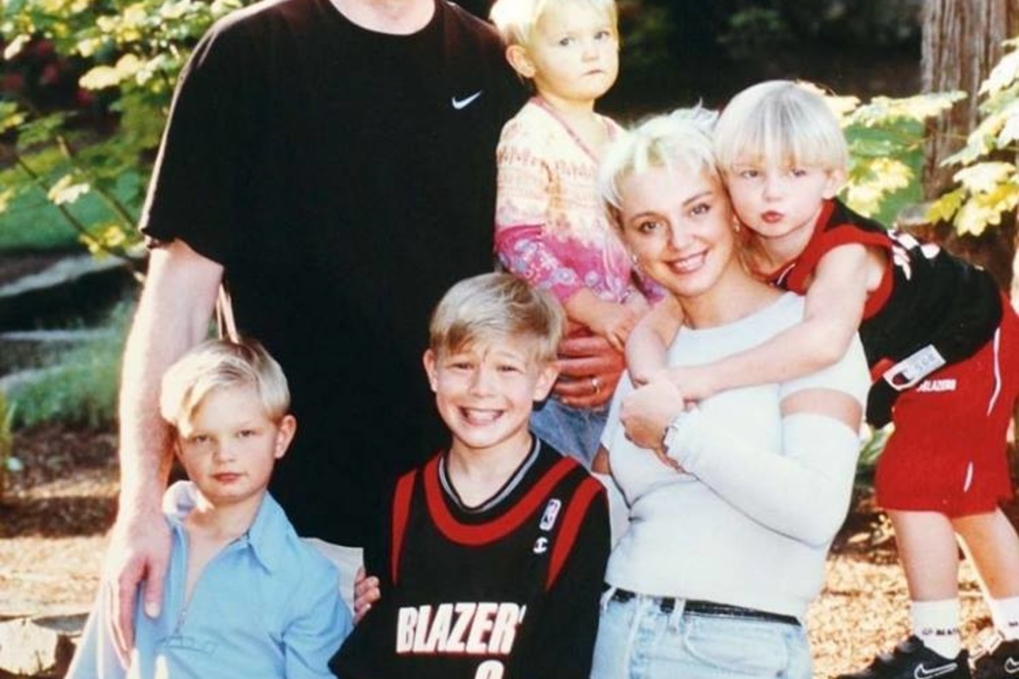 Lietuvos krepšinio federacijos prezidentas Arvydas Sabonis pasidalijo iki šiol mažai kur matytomis šeimos nuotraukomis.