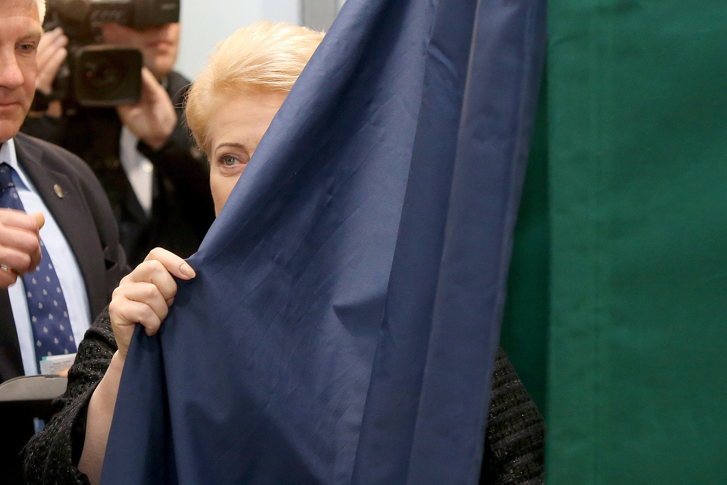 Trečiadienį vos prasidėjus išankstiniam balsavimui Seimo rinkimuose prezidentė Dalia Grybauskaitė taip pat pasinaudojo teise balsuoti rinkimuose iš anksto ir tai padarė sostinės savivaldybėje.