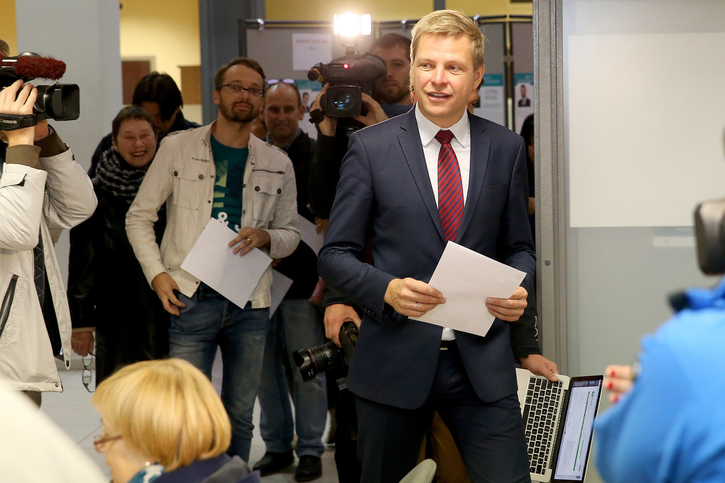 Liberalų sąjūdžio pirmininkas Remigijus Šimašius teigia, kad Antano Guogos vietoje atsisakytų Europos Parlamento nario mandato, o ne keistų frakciją iš liberalų į konservatorius.
