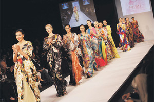 Arabų mados savaitė Dubajuje – turtingoms ir itin puošnioms moterims