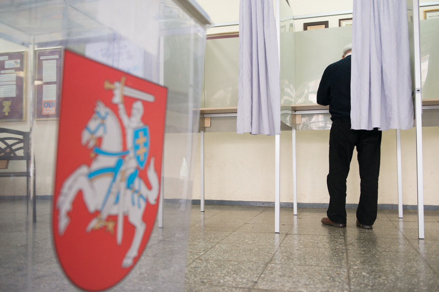 Policija trečiadienį pradėjo du ikiteisminius tyrimus dėl galimų pažeidimų vykstant išankstiniam balsavimui rinkimuose į Seimą.
