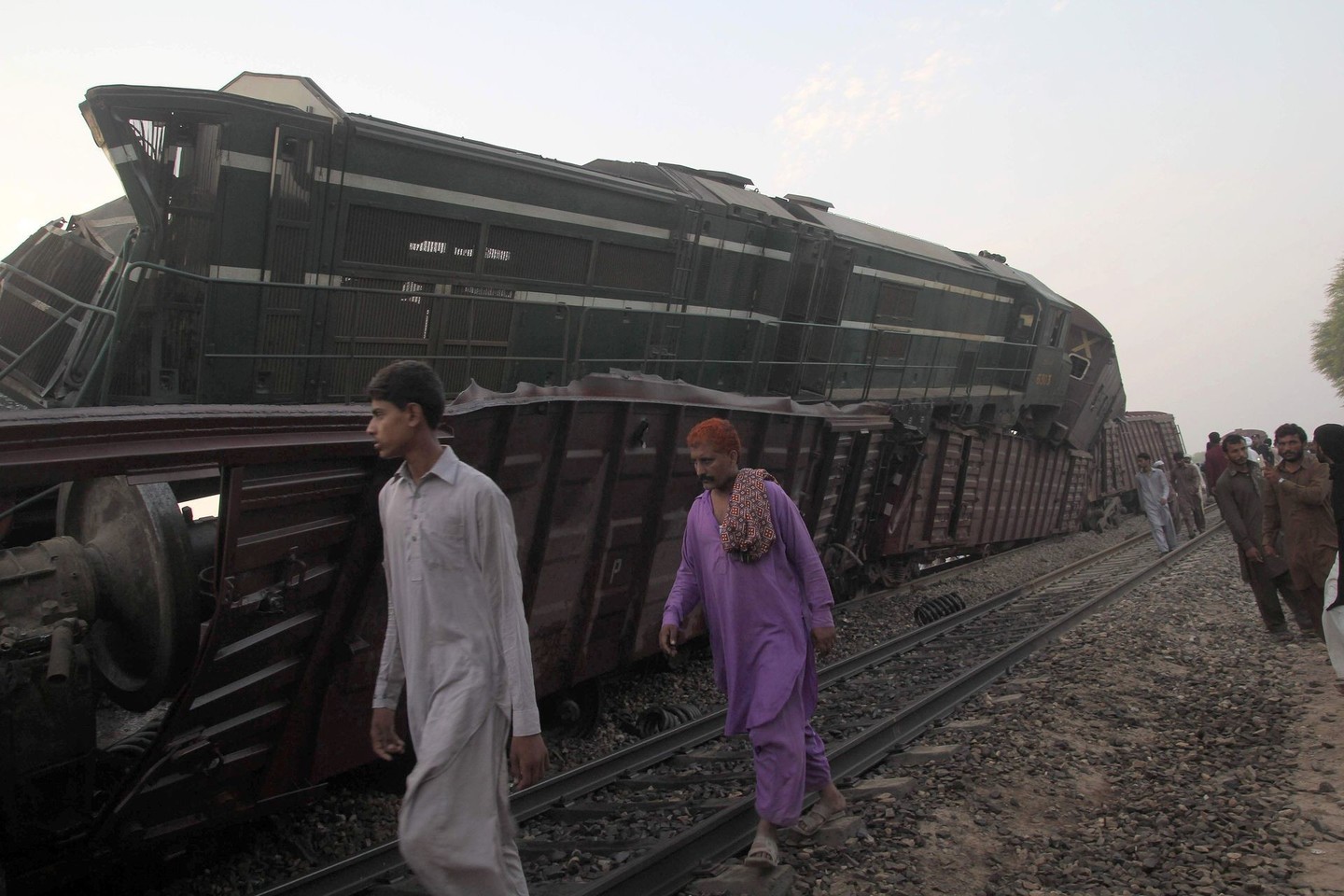 Pakistane traukinyje sprogo bomba.