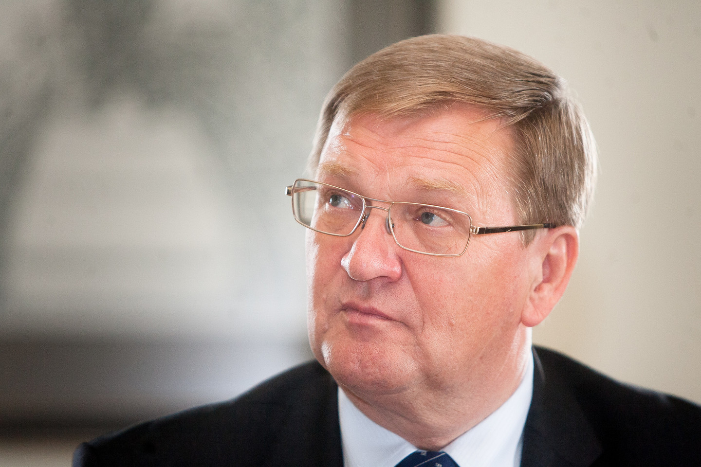 „Lietuvos geležinkelių“ vadovas kelis kartus klausiamas nebuvo linkęs atskleisti, kada pasirašė sutartį.