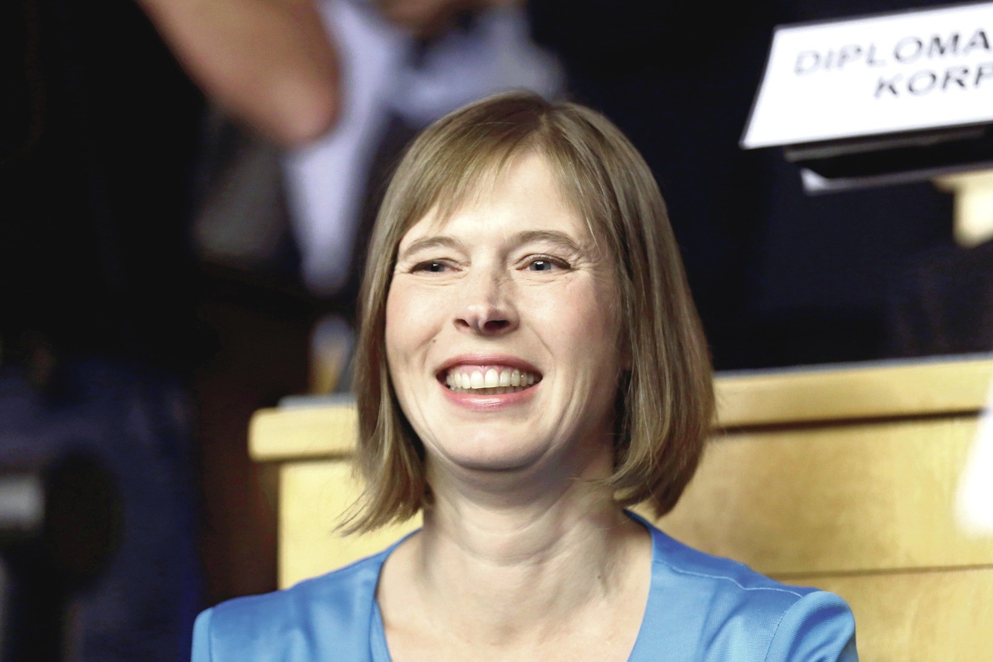 Paprasti estai dar nedaug žino apie naująją prezidentę, bet kartu su K.Kaljulaid dirbę kolegos vadina ją dalykiška, patikima ir profesionalia asmenybe.<br>„Reuters“/„Scanpix“ nuotr.