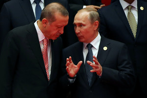 Iš naujo klijuoja santykius: Turkijoje susitiko V. Putinas ir R. T. Erdoganas