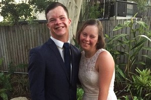 Įsimylėjėlių su Downo sindromu tėvai užkirto kelią jų svajonėms