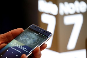 „Samsung“ nutraukia telefonų „Galaxy Note 7“ gamybą ir pardavimą