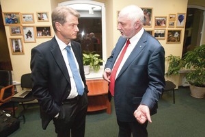 Vieni buvo nublokšti žemyn, o kiti švystelėti į viršūnes