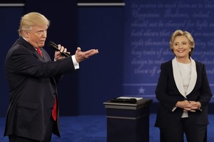 Po debatų H. Clinton išlaiko persvarą prieš D. Trumpą