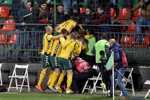 Po nutraukto prakeiksmo – išsekusių futbolininkų džiaugsmas