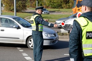 Sostinės kelių policijai trūko kantrybė – sankryžoje baudė visus