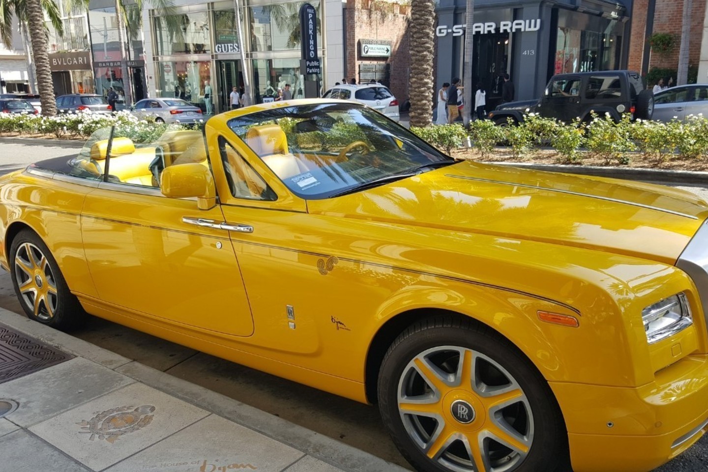 Kam pirkti „Rolls-Royce“, jeigu pigesnis automobilis atlieka tą pačią funkciją? Klientai koncentruojasi į tai, ko jiems iš tiesų reikia, o ne į papildomus elementus, kurių nenaudoja.