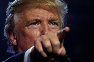 Respublikonas D.Trumpas pranoko save – pažėrė stulbinančių kaltinimų varžovei